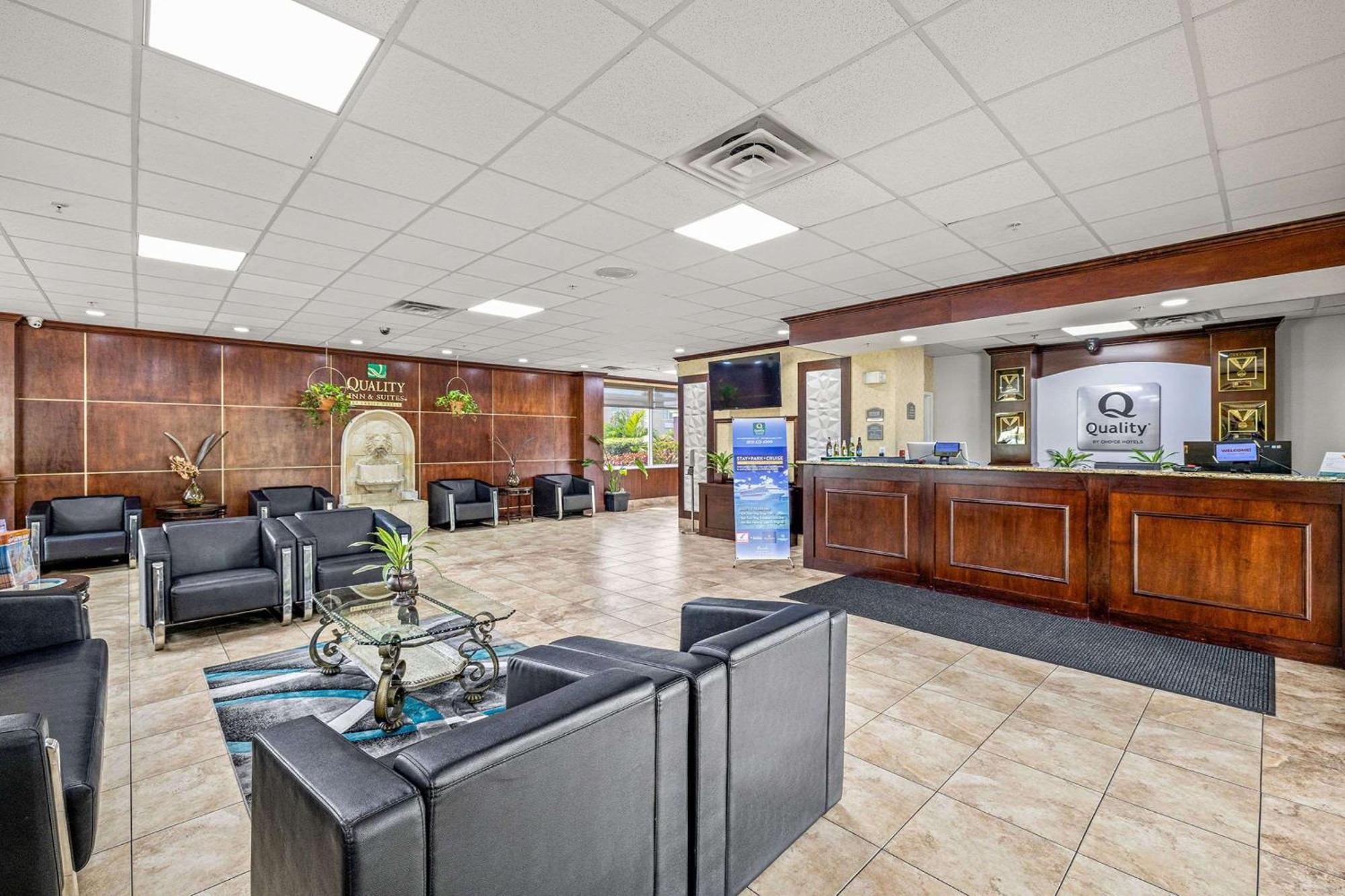 Quality Inn & Suites Tampa-Ybor City Extérieur photo